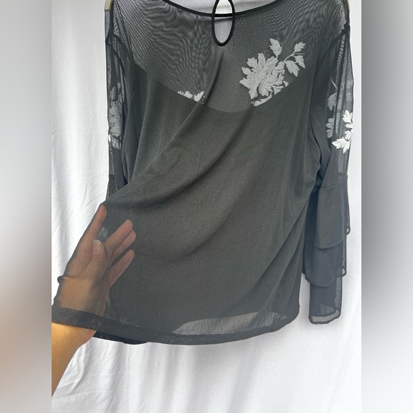 Beautiful Black & White Embroidered Floral Sheer Women’s Blouse - Picture 8 of 10